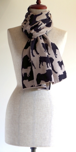 【UPPERCASE】アッパーケース Mopsfidel メリノウールマフラー　ドイツ直輸入のジャガード/ブルドッグ・犬・ブラック★送料無料