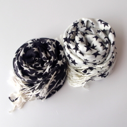 【大判 ストール】星　スター柄　大判ストール　ブラック　ホワイト　マフラー　パシュミナの風合い　メンズ　レディスの大判ショール★メール便対応