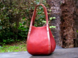 【Lｏｓｔ＆Ｆｏｕｎｄ】台形型レザーのトートバッグ/ショルダーバッグ★送料無料