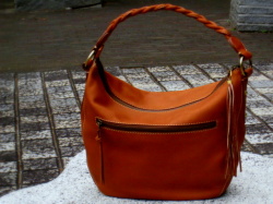 【ＧＵＡＴＥ(グァテ）】三つ編 持ち手の革（レザー）ショルダーバッグ★送料無料