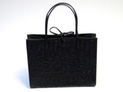 【Buti】イタリア・フィレンツェのブティのオースト―リッチのミニトート(黒）直輸入★送料無料