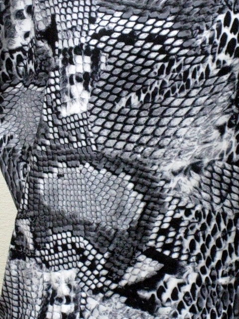 CKシーケー】カルバンクラインのチュニックワンピース（ヘビ柄