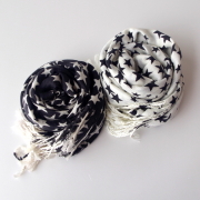 【大判 ストール】星　スター柄　大判ストール　ブラック　ホワイト　マフラー　パシュミナの風合い　メンズ　レディスの大判ショール★メール便対応