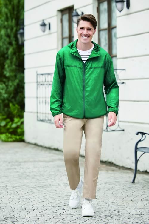 フード付き軽量ポケッタブルパーカー