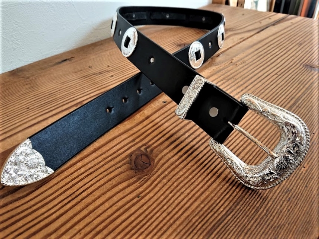 スロッテドコンチョベルト【Tandy Leather 4 CONCHO 】 コンチョ4個タイプ　ベルトカラーが選べます 38mm