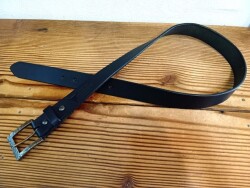 栃木レザーベルト　オイル多脂革【ベルトカラーが選べる】35ｍｍ　アンティークブラスバックル付き　革ベルト