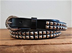 ナロースタッズベルト  2連ピラミッドスタッズ　20ｍｍ　【ブラック】　剣先40cm ロングタイプ　カシメ留め