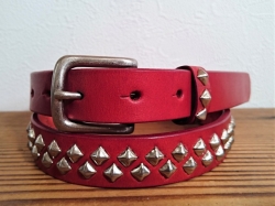 ピラミッドスタッズベルト　25ｍｍ　【レッド】　スタッズ＆ベルトカラーが選べます　カシメ留め　