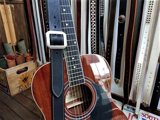 栃木レザー ギターストラップ バックル式 ステッチデザイン