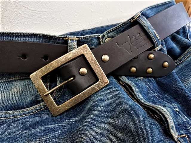 【展示品】 JUN COMPANYオリジナルデザインバックルベルト アンティークブラス剣先スタッズ付き 栃木レザーベルト オイル多脂革 【ブラック】40mm 32インチ(81cm)