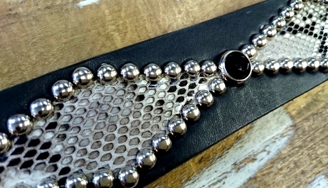 パイソン＆フラワースタッズベルト 【ブラック】 