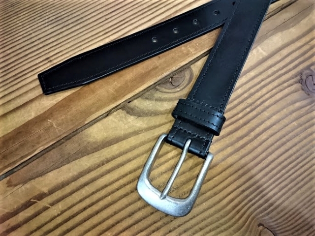 レザー製黒ベルト バックル付き　　85cm belt-wakeari.jpg