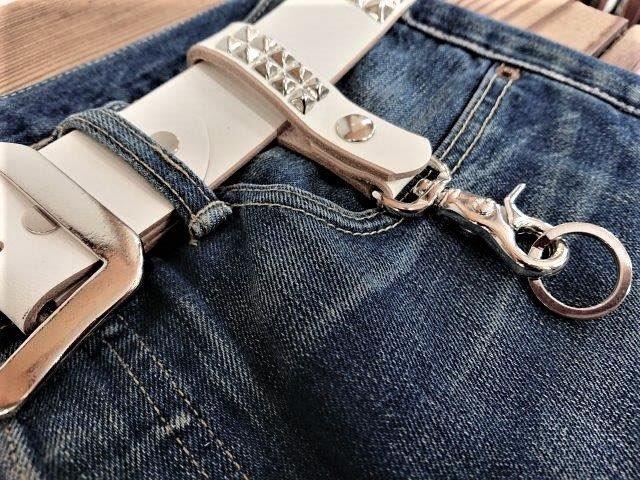 レザースタッズデザイン真鍮キーリング