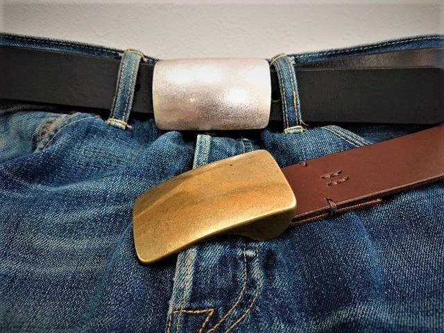 栃木レザーベルト オイル多脂革 38mm 真鍮スクエアトップバックル 糸