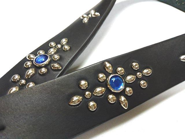 栃木レザー フラワー型 スタッズベルト 黒 ブラックスポッツ