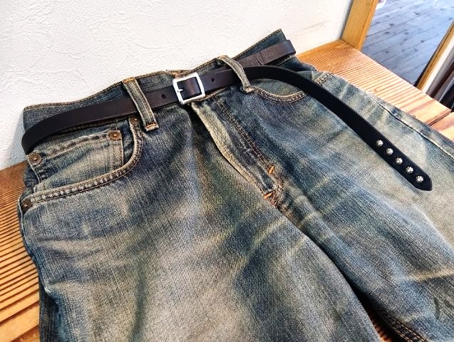 栃木レザーナローベルト 剣先ポイント柄入りスタッズデザイン 20ｍｍ　剣先ロングタイプ【ブラック】　選べるバックル　カシメ留め