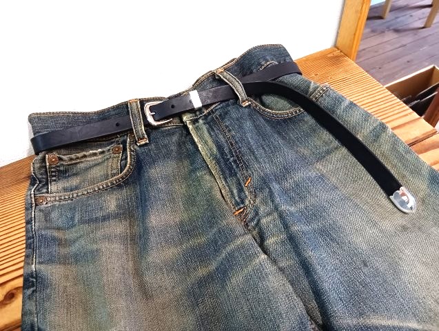 3ピースバックル付き　栃木レザーナローベルト シンプルデザイン 【ブラック】20ｍｍ  剣先ロングタイプ  カシメ留め