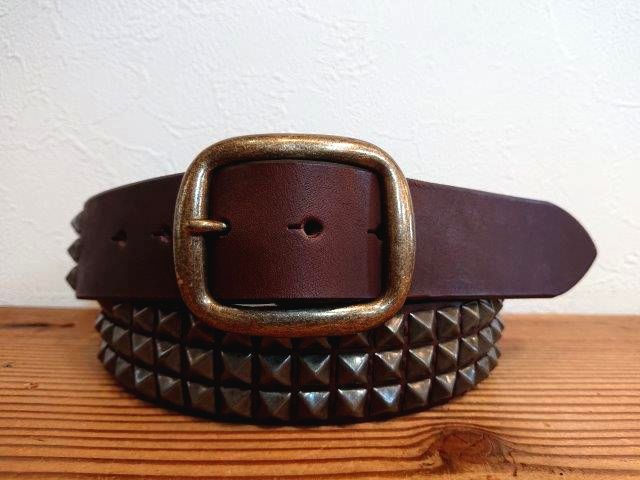 ピラミッドスタッズベルト　3連ピラミッド　エイジングブラス　栃木レザー【チョコレートブラウン】38ｍｍ