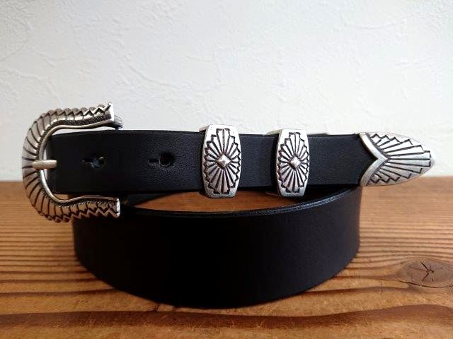 ウエスタン4ピースバックル25ｍｍ付きテーパーベルト　栃木レザー【ベルトカラーが選べます】ベース幅35ｍｍ ／38ｍｍ