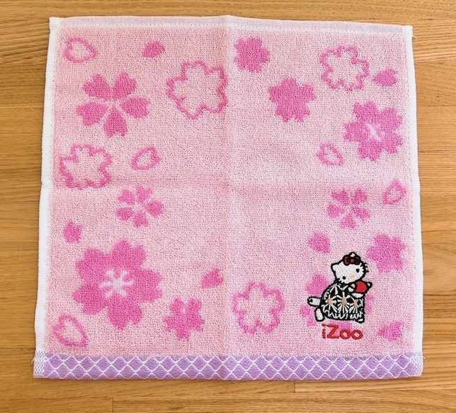 【ハローキティ×iZooコラボ商品】桜柄ジャガードタオルハンカチ（ホシガメ）