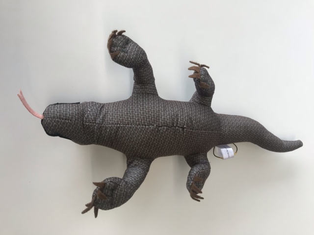 iZooオリジナル コモドドラゴンぬいぐるみ S