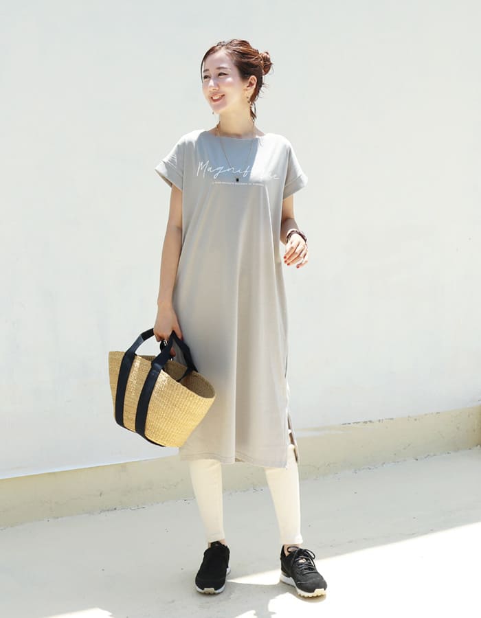 MagnifiqueフレンチスリーブロゴロングTシャツ＆ワンピース