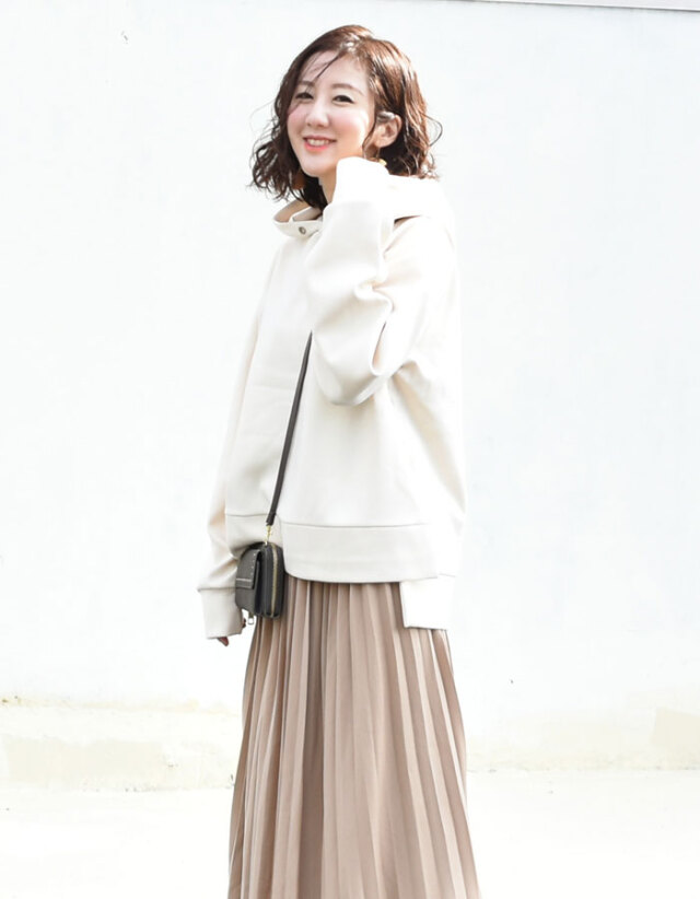 レイ・オトナの綺麗めパーカー