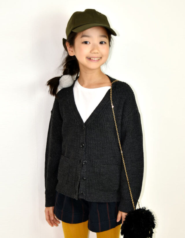 ルーズフィットVネックニットカーディガン