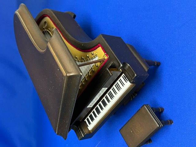 NO-11   B級品　グランドピアノ　18cm　茶（艶消し）
