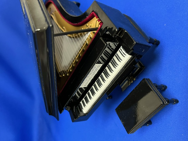 NO-13B級品　グランドピアノ　18cm　黒