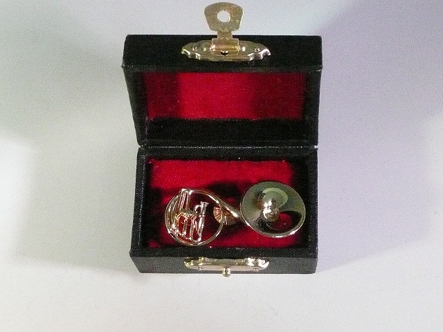 立体型ピンズ　スーザフォン