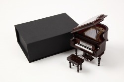 グランドピアノ　９cm　茶