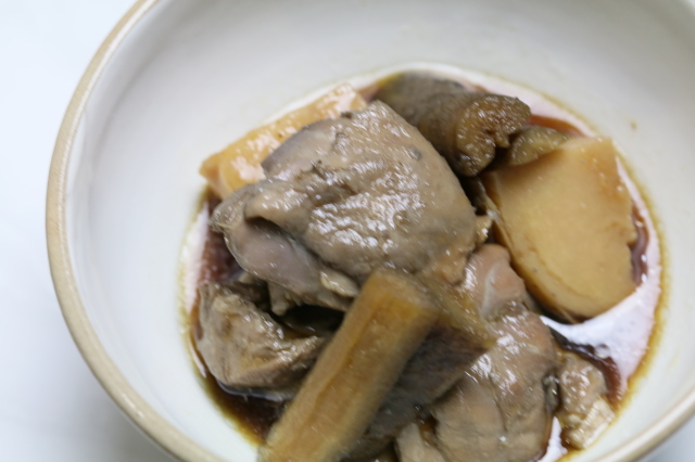 【懐かしい味】鶏もも肉と牛蒡煮
