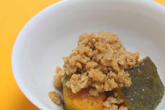 【ほっこりしっとり】かぼちゃの揚げ煮と安全飼育鶏そぼろ