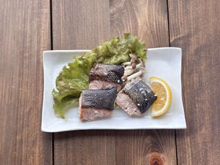 【じっくり漬け焼き】天然鮭の塩麹焼き