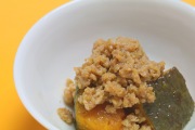 【ほっこりしっとり】かぼちゃの揚げ煮と安全飼育鶏そぼろ