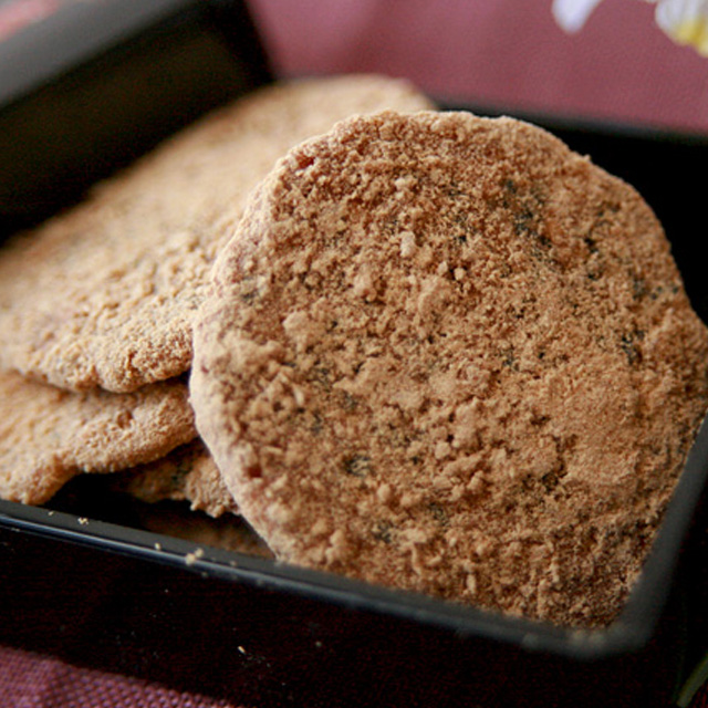 金沢百縁煎餅「胡麻きな粉」　４枚入り