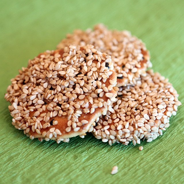 金沢百縁煎餅「ごま味噌」　３枚入り