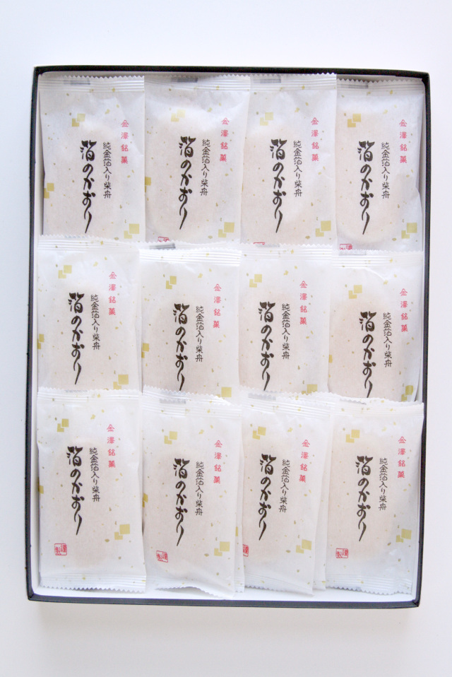 金箔柴舟【箔のかおり】銘菓柴舟に金箔を散らした、優雅なお菓子