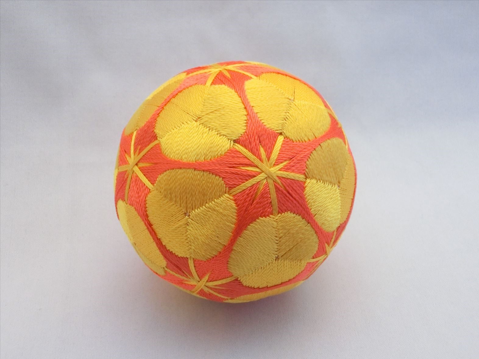 手毬紋様の可愛い大きな火鉢