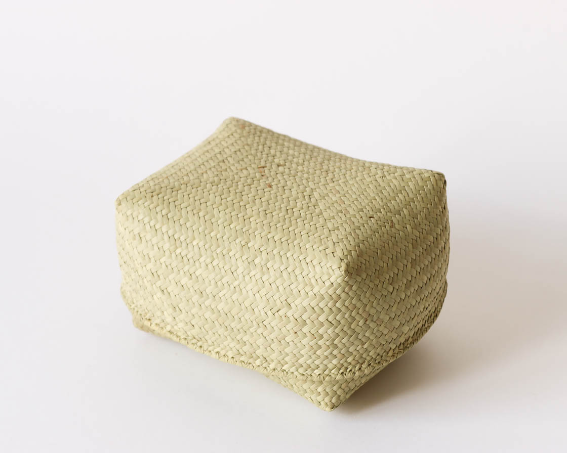 マダガスカル フルナ ふたつきカゴ (S)