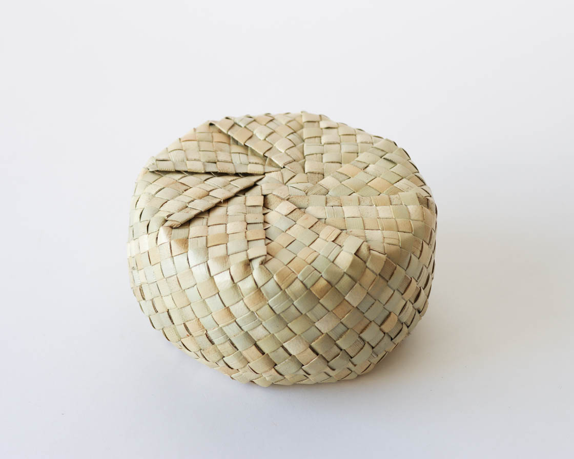 フィリピン カラグモイ ふたつきカゴ(丸)