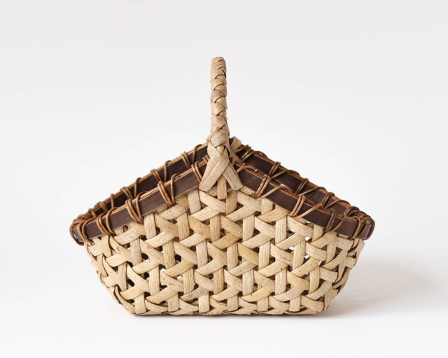 秋田 クルミ 鉄線編み (おもて)