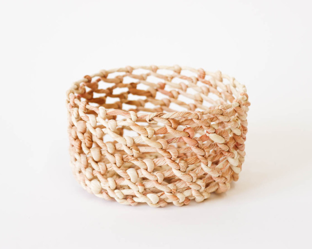 スロバキア corn husk ラウンド 12cm (透かし-茶)
