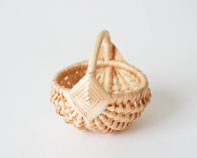 ラトビア ミニバスケット (7cm)