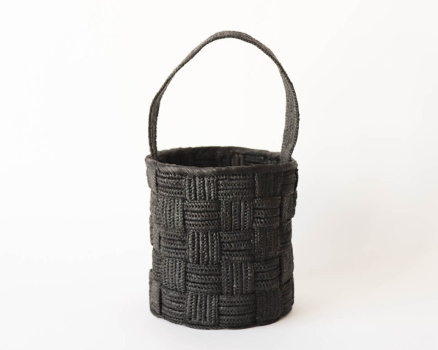 マダガスカル AMPIANA  pull bag (black)