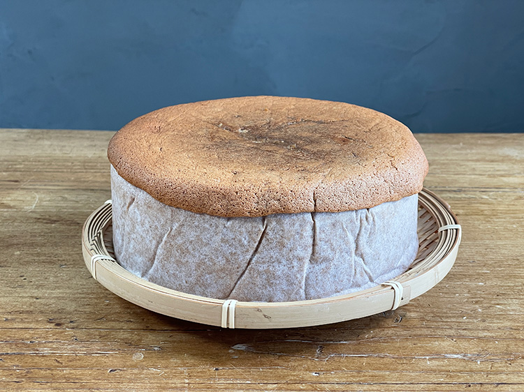 九州産自然栽培小麦と粗糖と地鶏卵で作ったスポンジケーキ台(ココア)【0.4kg】