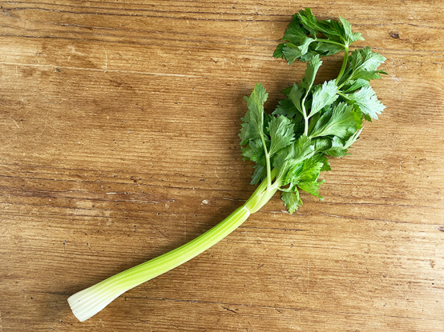 九州産セロリ(市場野菜) 100ｇ～【0.3kg】