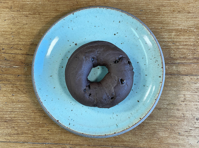 九州産小麦のブラックココア&チョコベーグル