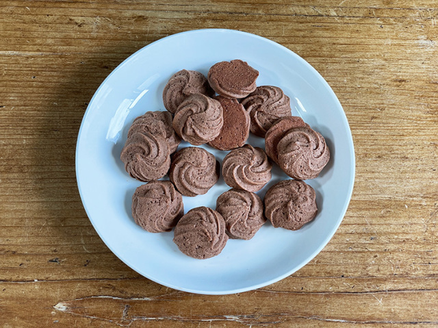 九州産自然栽培小麦と地鶏卵のまんまクッキー(ココア)【0.1kg】